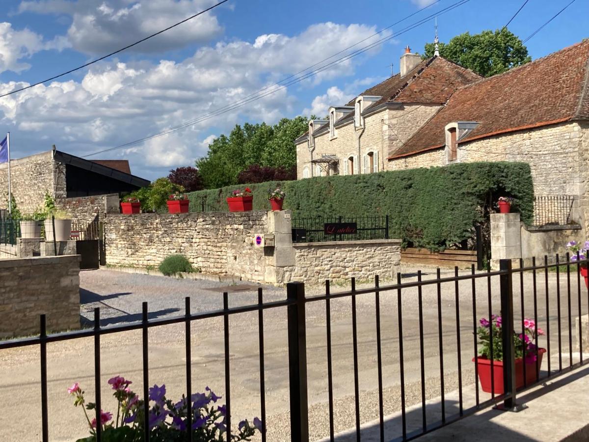 Отель L'Aubergiste Corcelles-les-Arts Экстерьер фото
